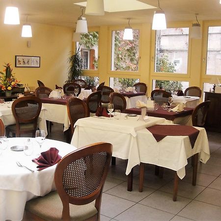 Hotel L' Ecu Montbard Εξωτερικό φωτογραφία