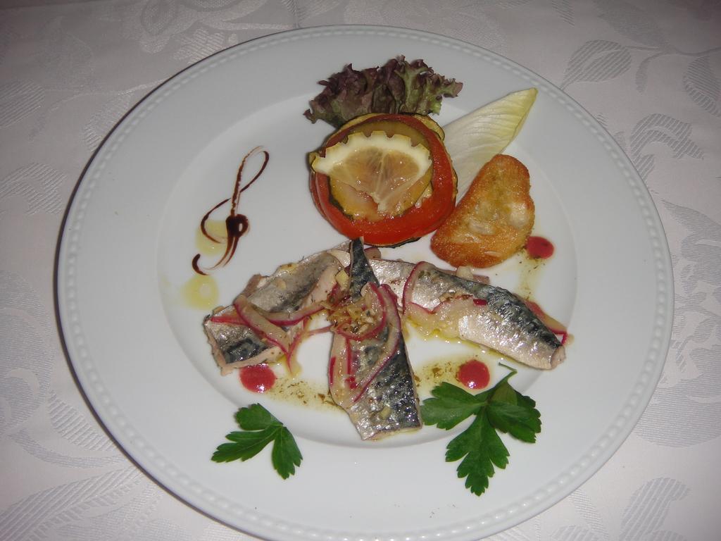 Hotel L' Ecu Montbard Δωμάτιο φωτογραφία