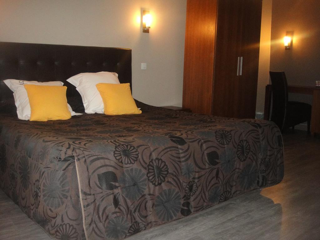 Hotel L' Ecu Montbard Δωμάτιο φωτογραφία