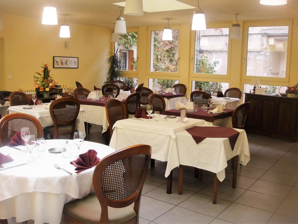 Hotel L' Ecu Montbard Εξωτερικό φωτογραφία